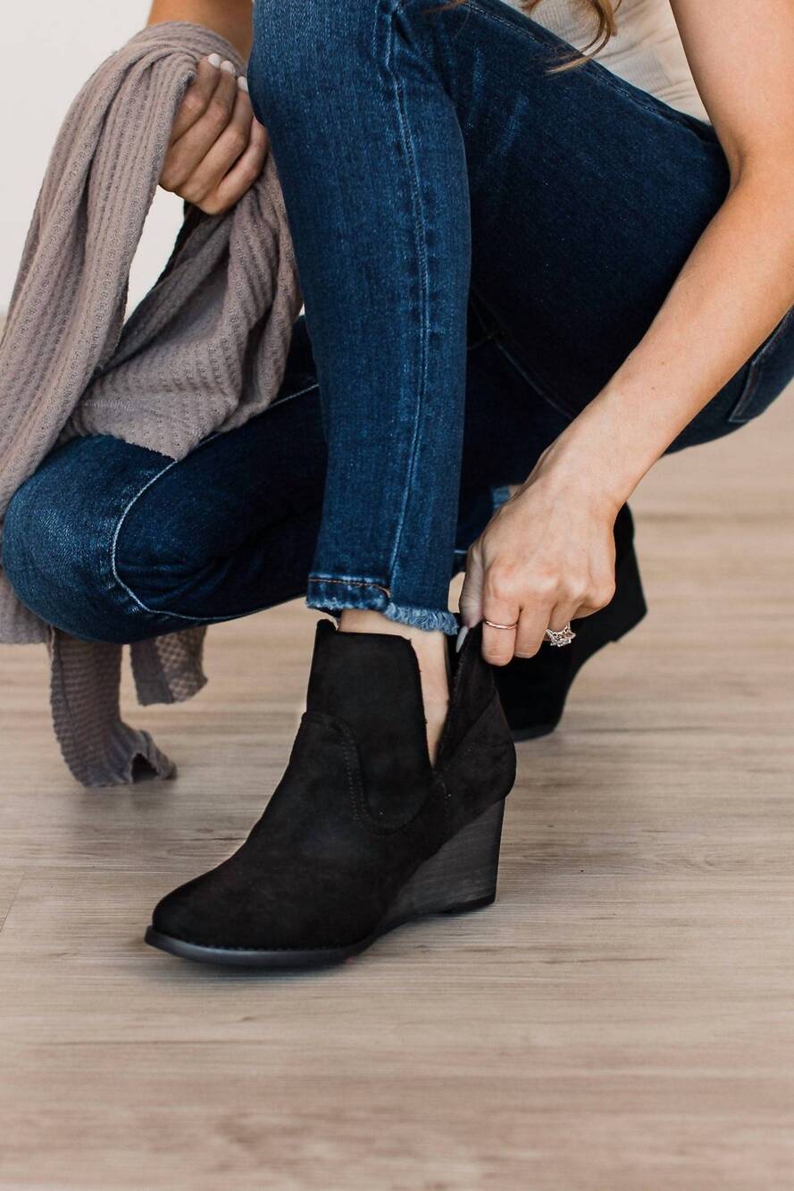 NEW VERY G women's ember wedge bootie in black